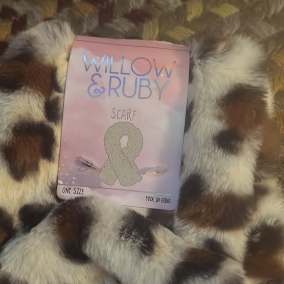 NWT! Faux Cheetah Fur Scarf - Picture 2 of 4